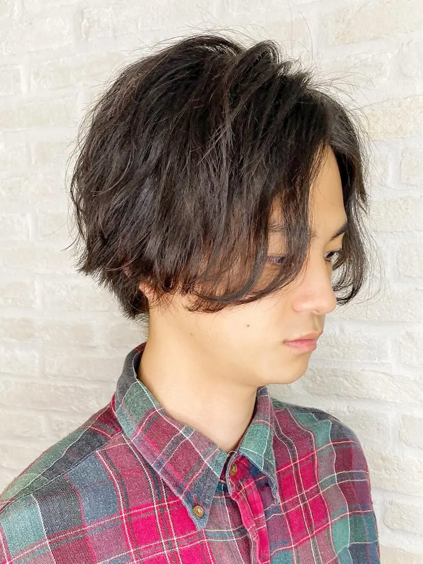 ミディアム パーマ メンズ センターパート 白髪ぼかし大人メンズ 根本零のヘアスタイル