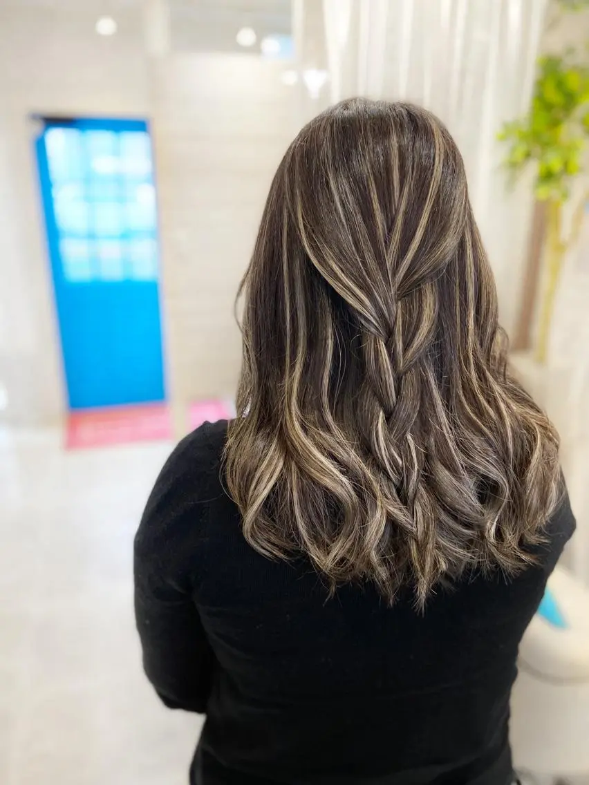 ミディアム カラー ヘアアレンジ アッシュ アッシュブラウン ブラウンカラー ハイライトカラー ハイライト ヘアカラー トリートメント 次世代シールエクステ 錦糸町 小泉 朋之のヘアスタイル