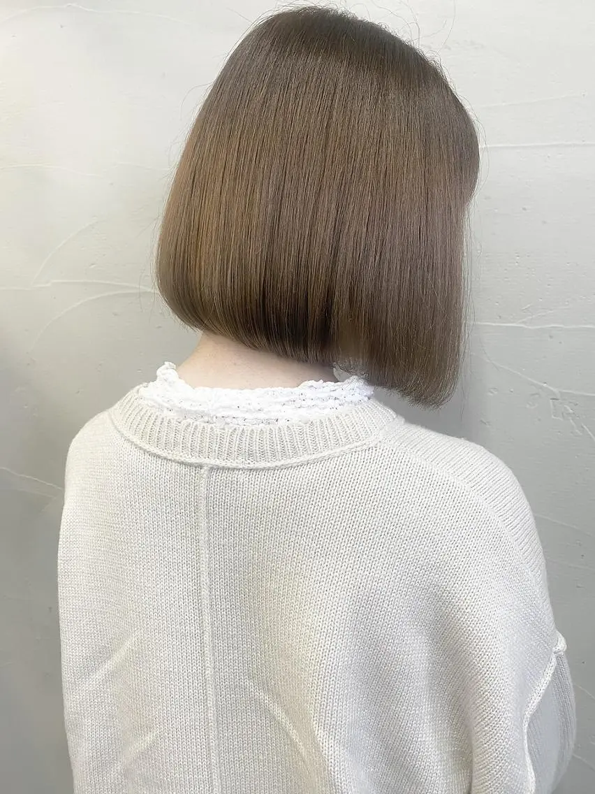 ショート カラー ベージュカラー ハイトーンカラー ハイトーンベージュ ボブ ANGELICA JR和歌山店のヘアスタイル