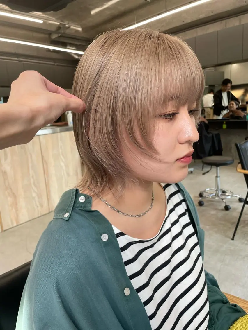 ミディアム カラー ヘアカラー トリートメント インナーカラー 推し ブリーチ  髪質改善のヘアスタイル