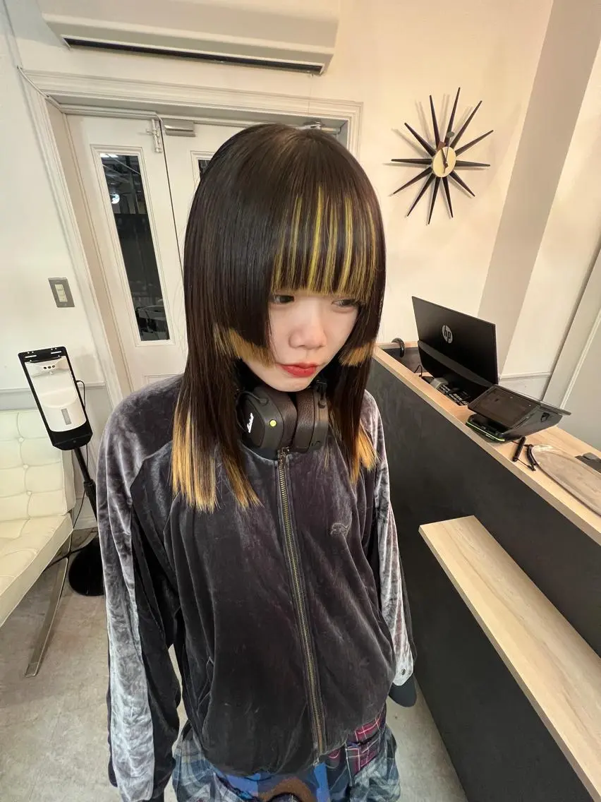 ミディアム イエローカラー 羽エクステ/ブリーチ ⭐️KENJI⭐️のヘアスタイル