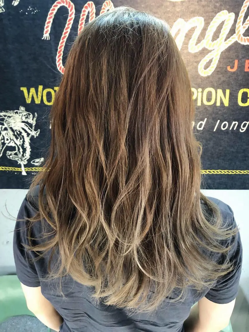 ロング カラー グラデーションカラー ハイライトカラー ハイライト 代表 中島貴志のヘアスタイル