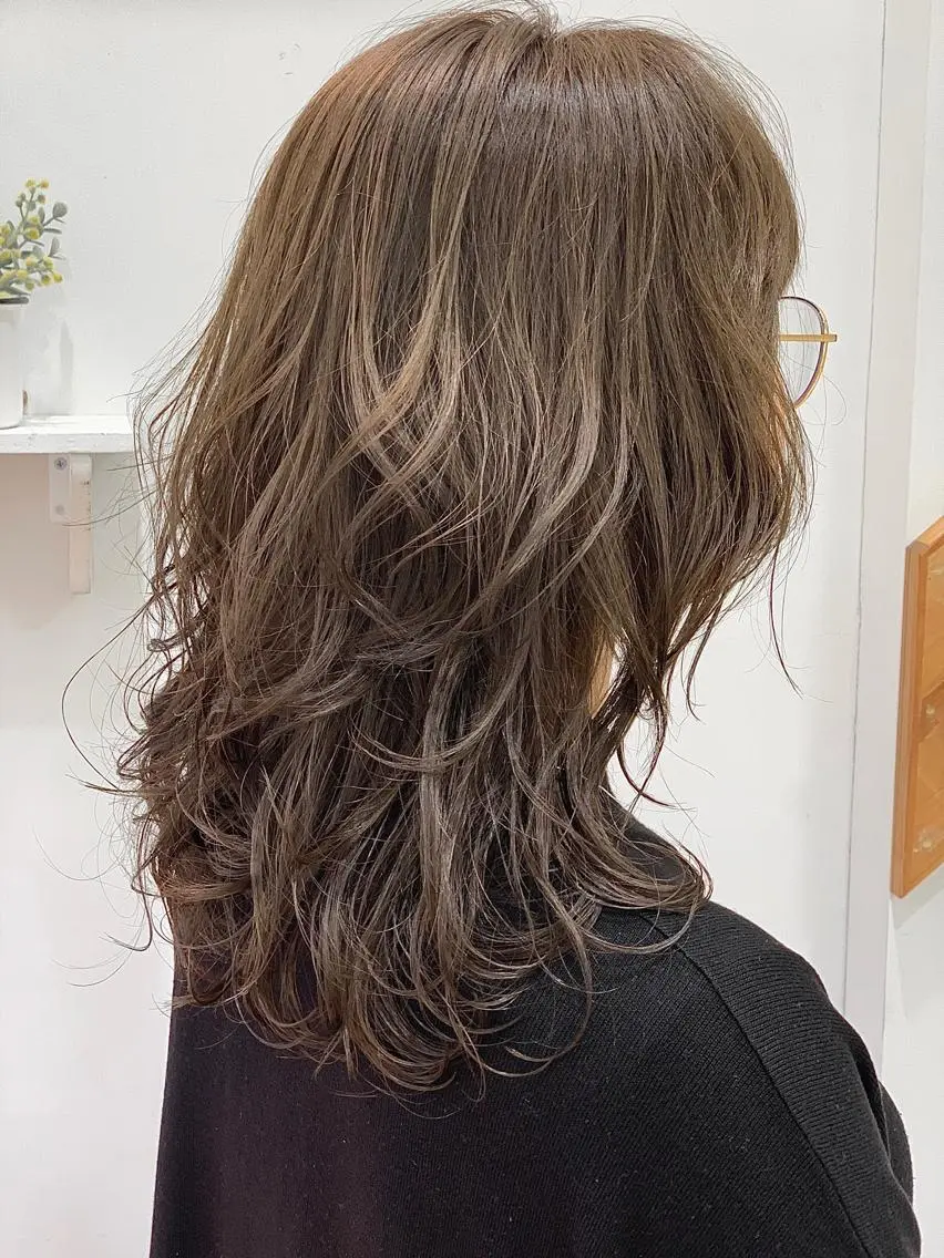 ロング カラー ベージュカラー オリーブベージュ ヘアアレンジ にいた かづしげのヘアスタイル