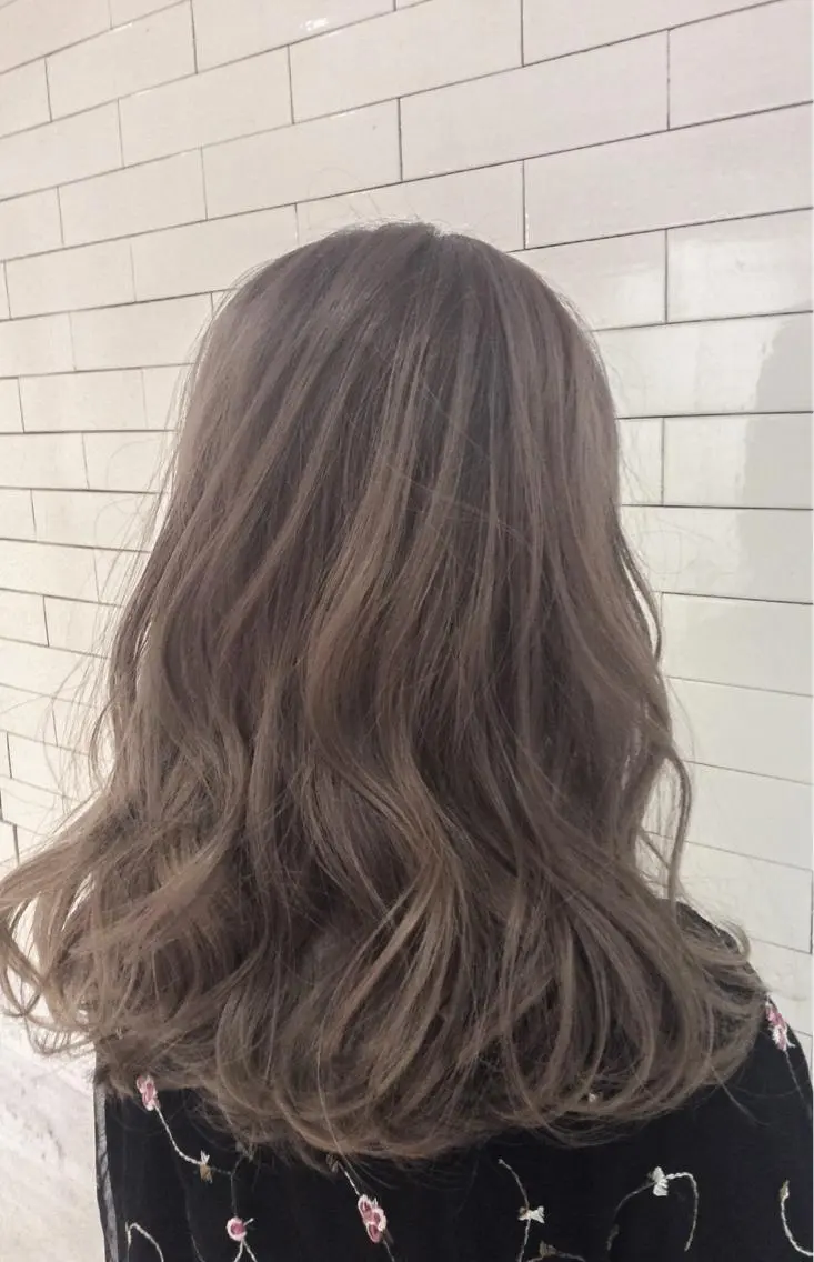 ミディアム カラー グレージュ ミルクティーグレージュ レイヤーカット× 髪質改善たもりのヘアスタイル