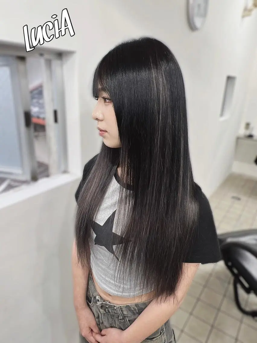 ロング ヘアアレンジ カラー シールエクステ 黒髪 ブリーチ デザインカラー ダブルカラー エクステ¥5000 LuciAカラーのヘアスタイル