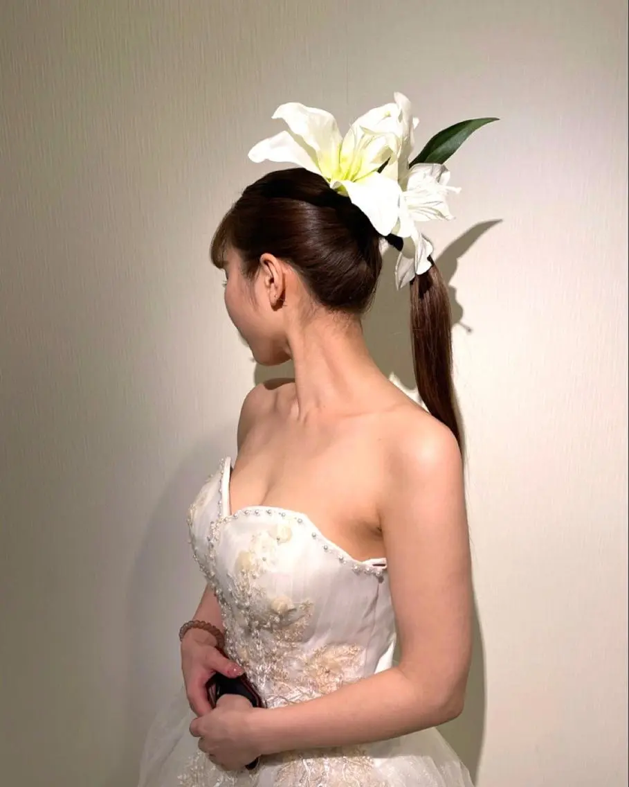 ロング ヘアアレンジ ポニーテール 結婚式・ブライダル 髪飾り まつげと眉 Meliaのマツエク・マツパデザイン