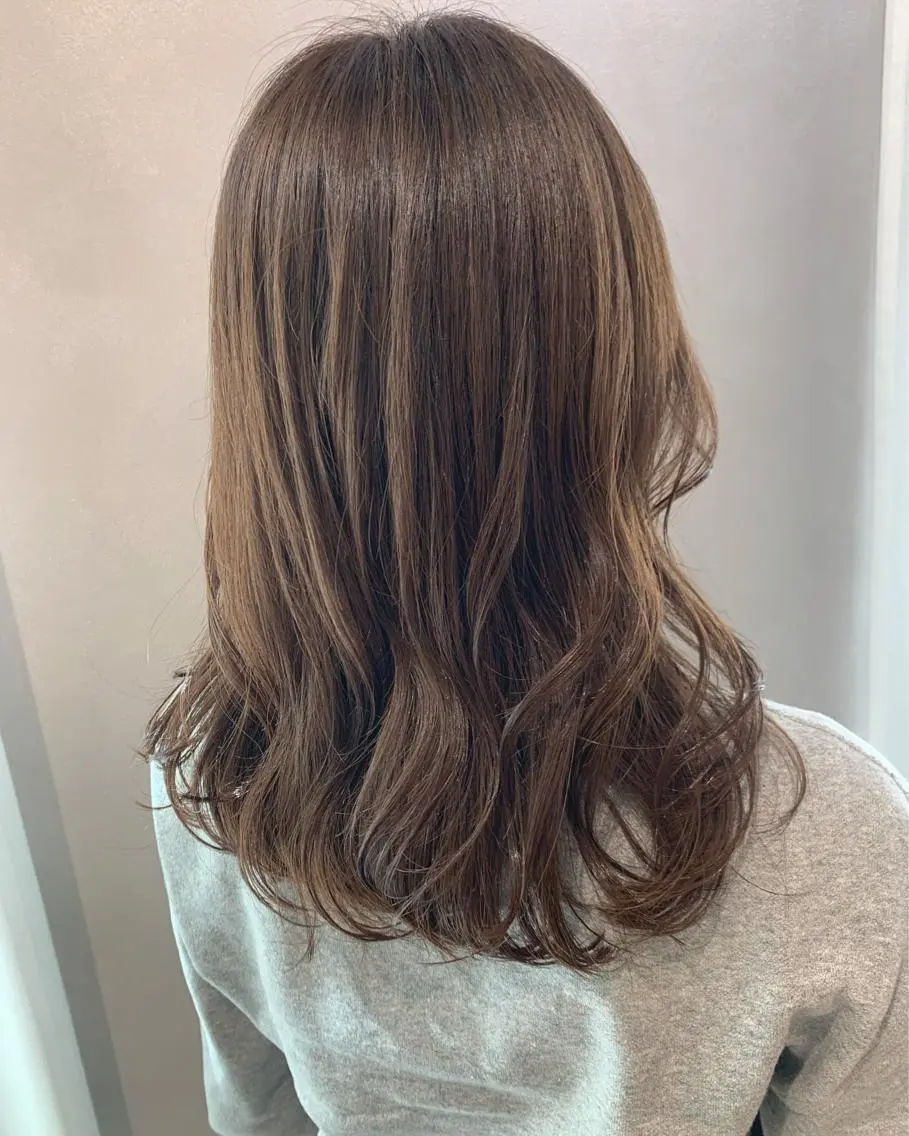 ロング カラー ベージュカラー シルバー シルバーベージュ hubhair レイヤー/透明感のヘアスタイル