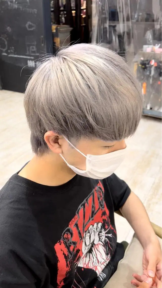ショート カラー メンズ センターパート メンズハイライト マッシュ メンズパーマ 波巻きパーマ メンズStylist 山根慧のヘアスタイル