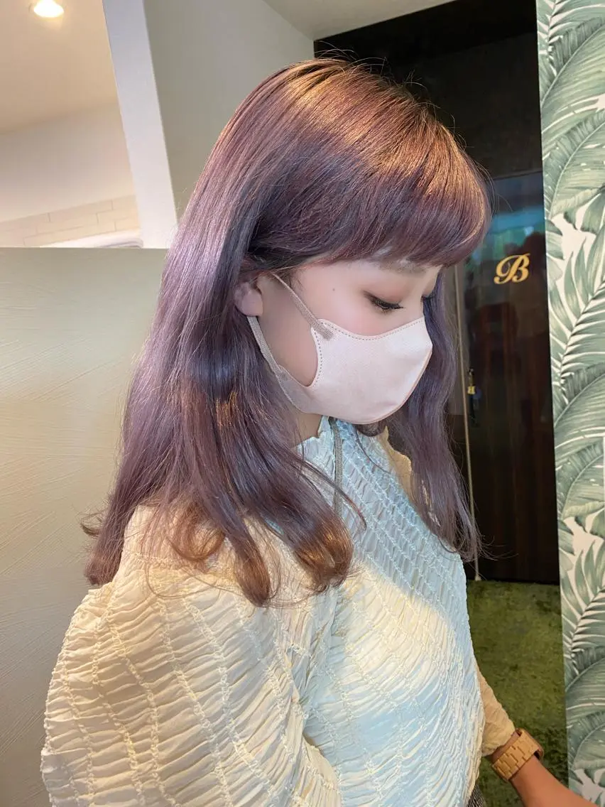 セミロング カラー ブリーチ ラベンダーカラー 桑原 菜摘のヘアスタイル
