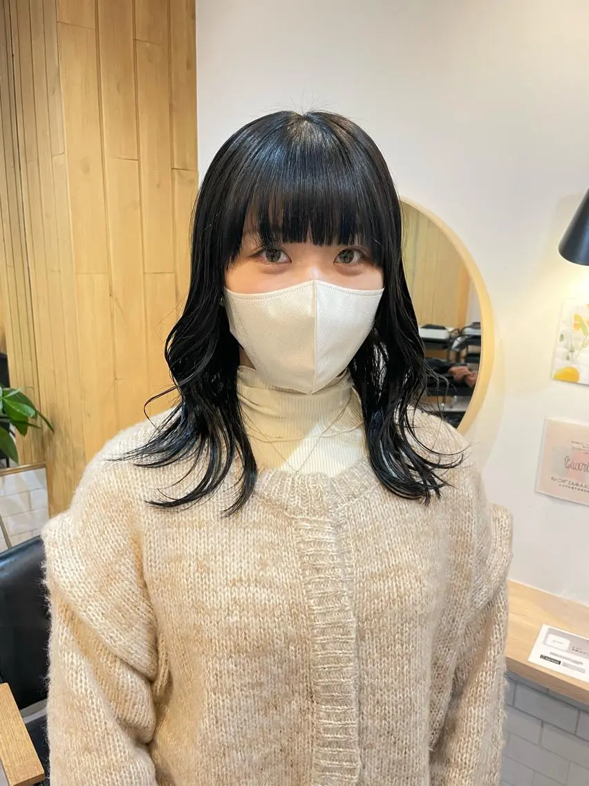 ミディアム カラー akane .のヘアスタイル