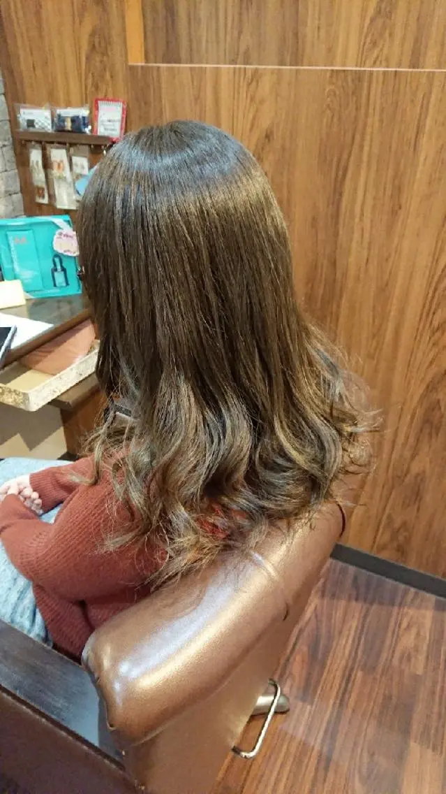 セミロング カラー ヘアカラー トリートメント 美髪 カラーリストのヘアスタイル
