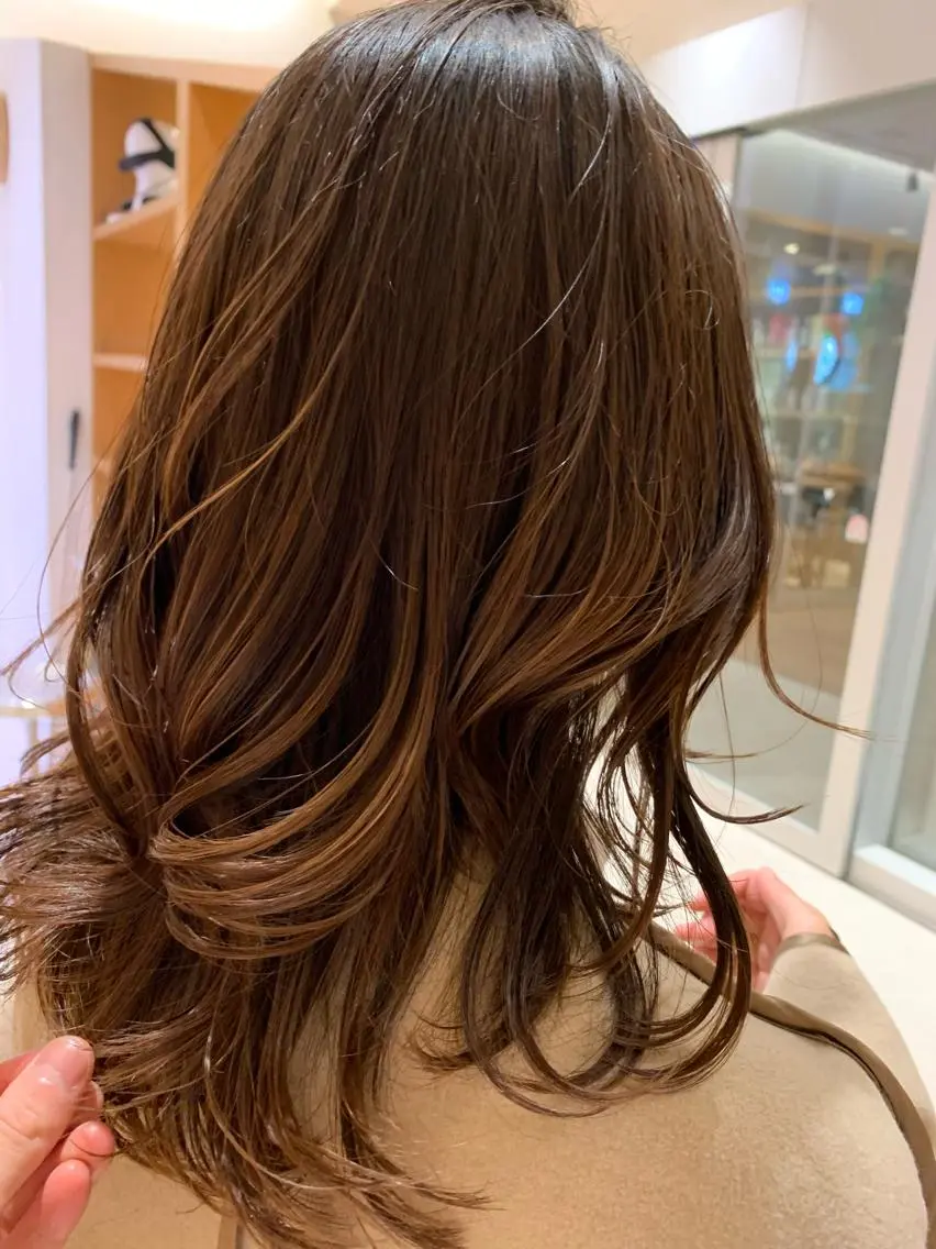 ロング ARMONY秋山輝也 コテ巻き風パーマ特化のヘアスタイル