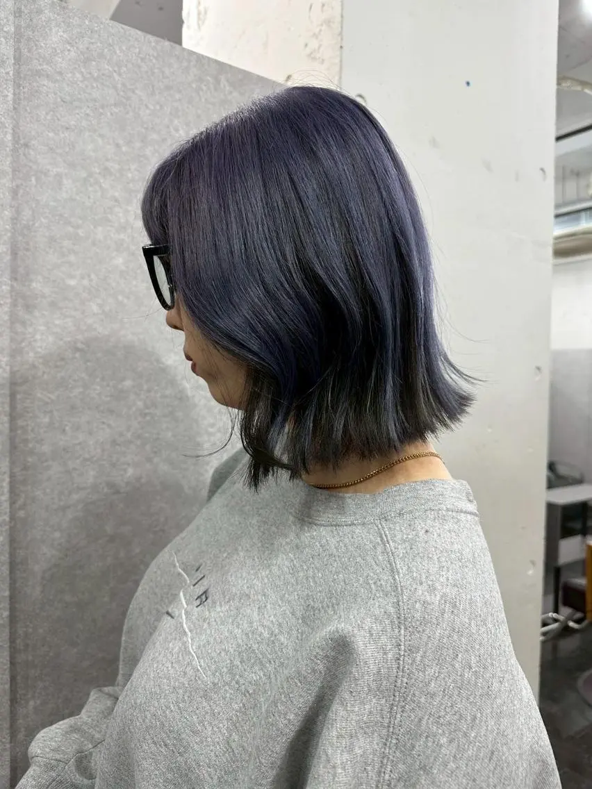 ショート カラー 切りっぱなしボブ ブルーカラー 透明感カラー ボブ 外ハネヘア ili 梅田のヘアスタイル