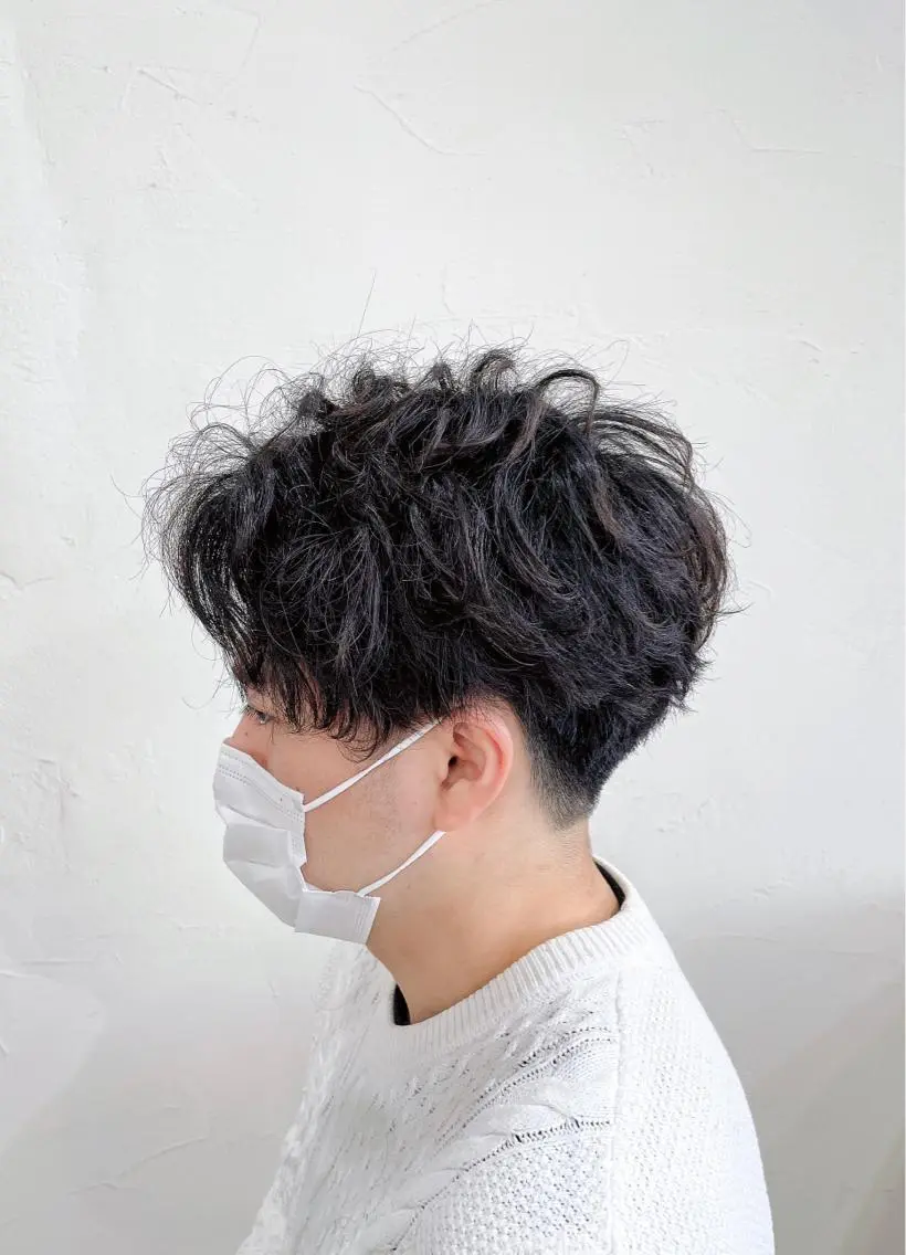 ショート メンズ センターパート くせ毛 かんばら りょーいのヘアスタイル