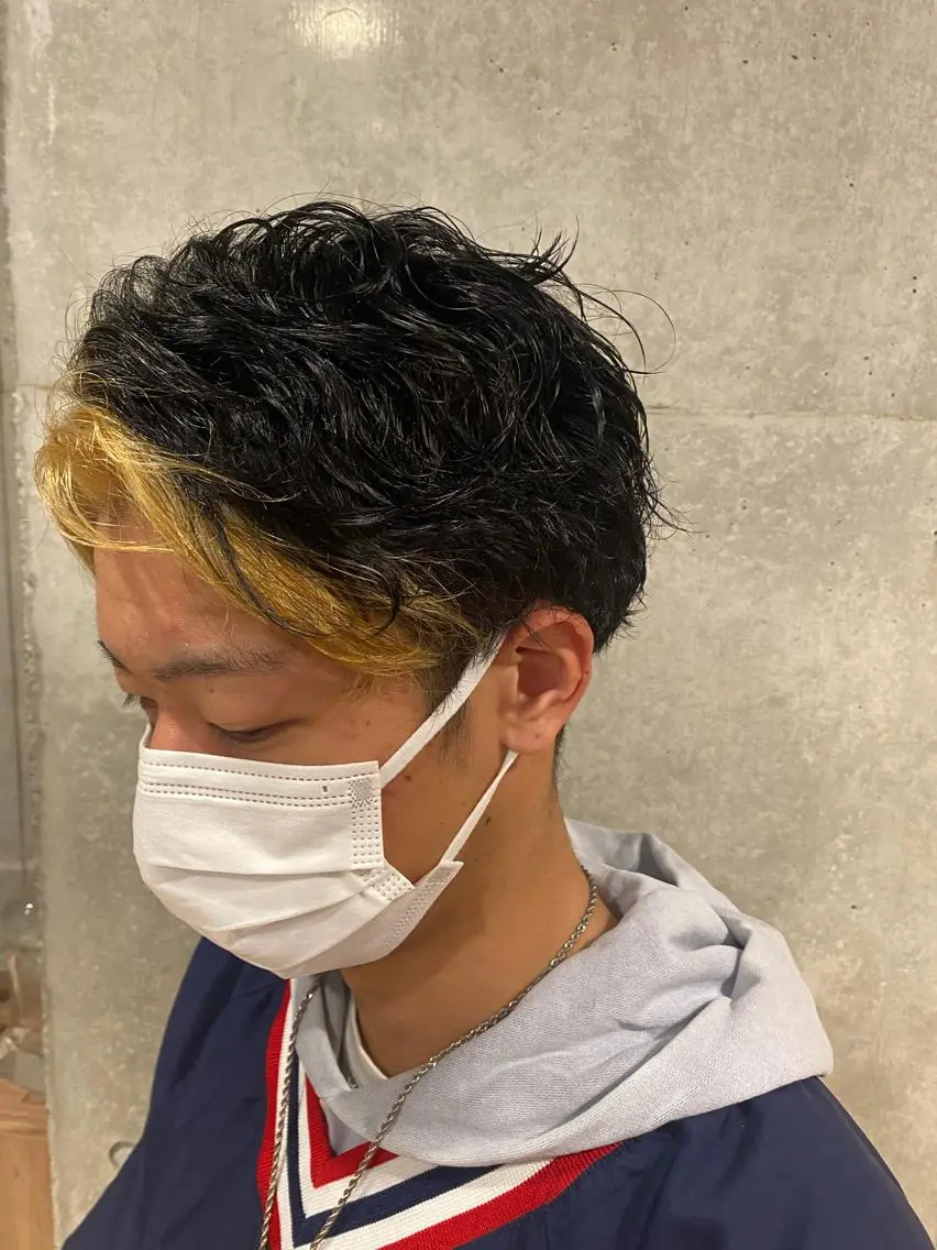 カラー メンズ ミストバング  フェイスフレーミング テシロギ セイナのヘアスタイル