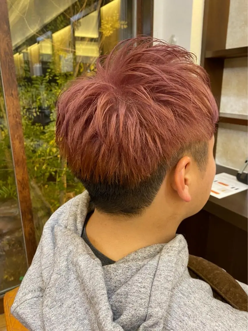 カラー メンズ メンズブリーチ ブリーチ ピンクカラー 川元 汐音のヘアスタイル
