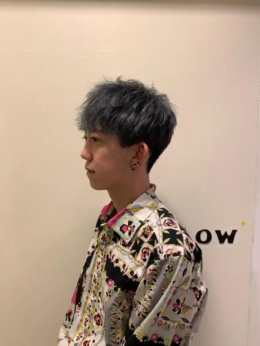 カラー メンズ メンズブリーチ ブリーチ シルバー カット Shouei  のヘアスタイル
