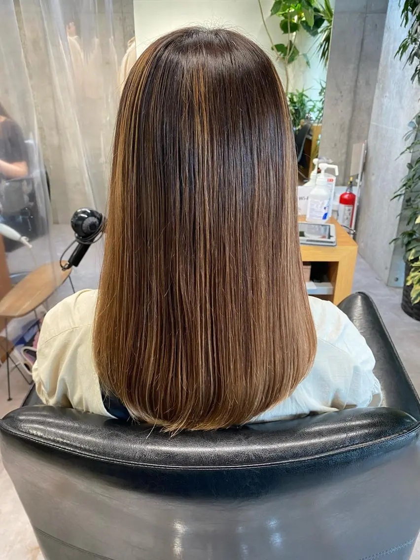セミロング カラー ショート・ウルフ✂︎ 安住有咲子のヘアスタイル