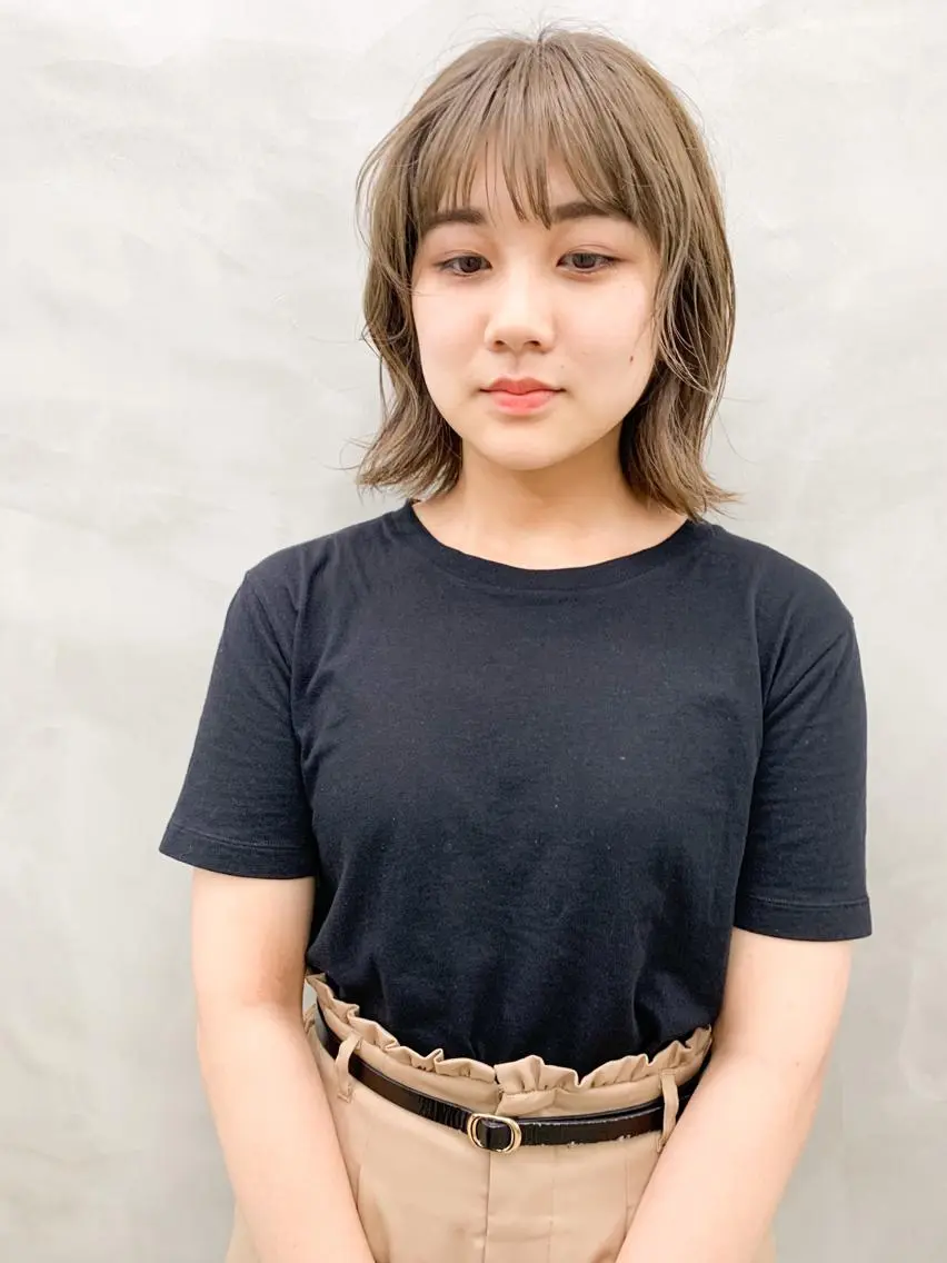 カラー 切りっぱなしボブ ベージュカラー ブリーチ デザインカラー ダブルカラー モエ 代々木公園/神山町のヘアスタイル