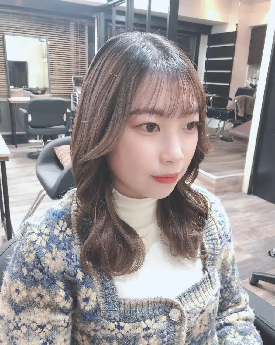 セミロング カラー ヘアアレンジ アッシュ アッシュブラウン ブラウンカラー 透明感カラー サイドバング カット ヘアカラー トリートメント 学割有り/清楚/韓国 風/レイヤー/拓朗のヘアスタイル