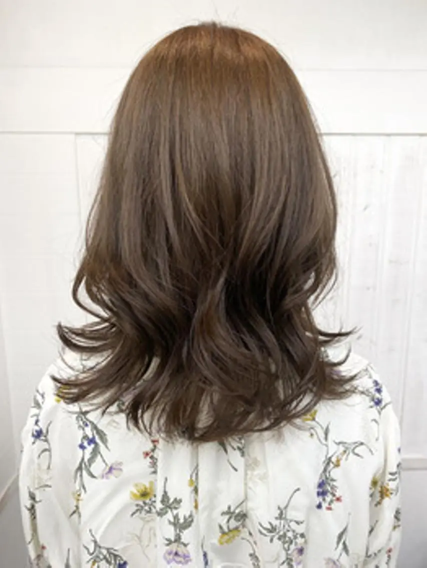 ミディアム カラー ヘアアレンジ パーマ ミディアムパーマ アディクシーカラー ベージュカラー ブリーチ ケアカラー カット ヘアカラー トリートメント ヘアケア特化型サロン newi 梅田のヘアスタイル
