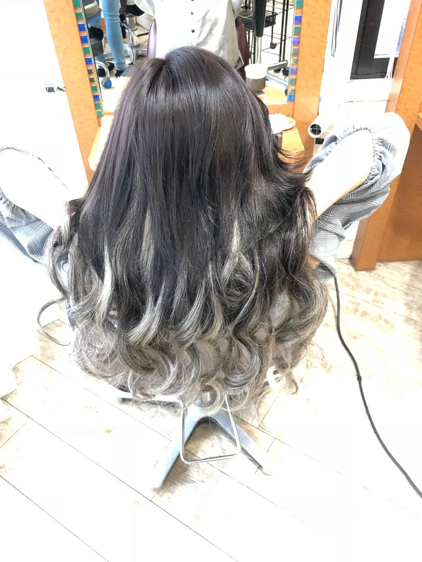 ロング カラー アッシュ エクステ 100%髪質改善特化 TRUNSのヘアスタイル