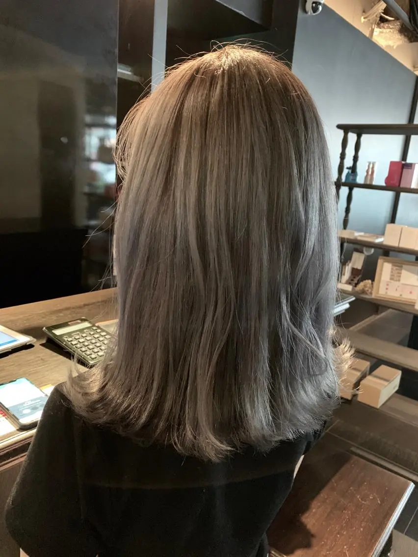 セミロング カット ヘアカラー トリートメント 吉本 yoshimotoのヘアスタイル