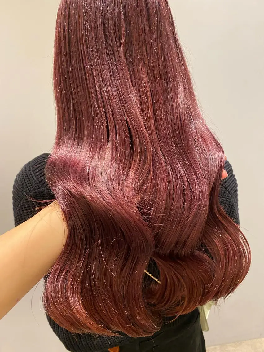 カラー ブリーチ 亀井 菜々花のヘアスタイル