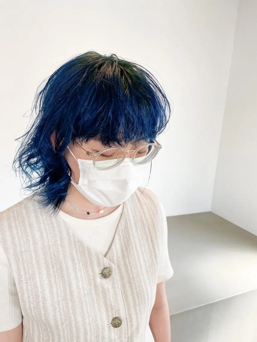 ミディアム カラー ミディアムレイヤー ブルーカラー レイヤーカット Takuma Suzuki中目黒のヘアスタイル