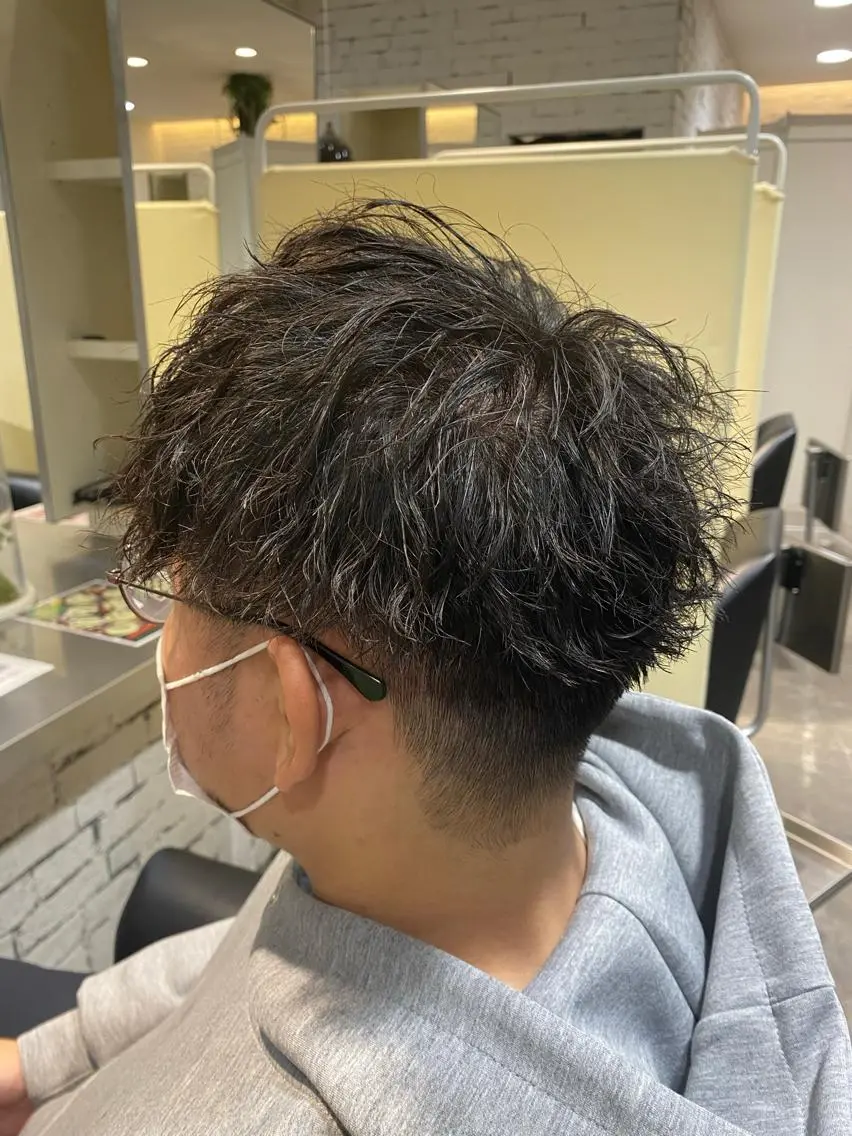 ショート パーマ メンズ 前田 輝のヘアスタイル