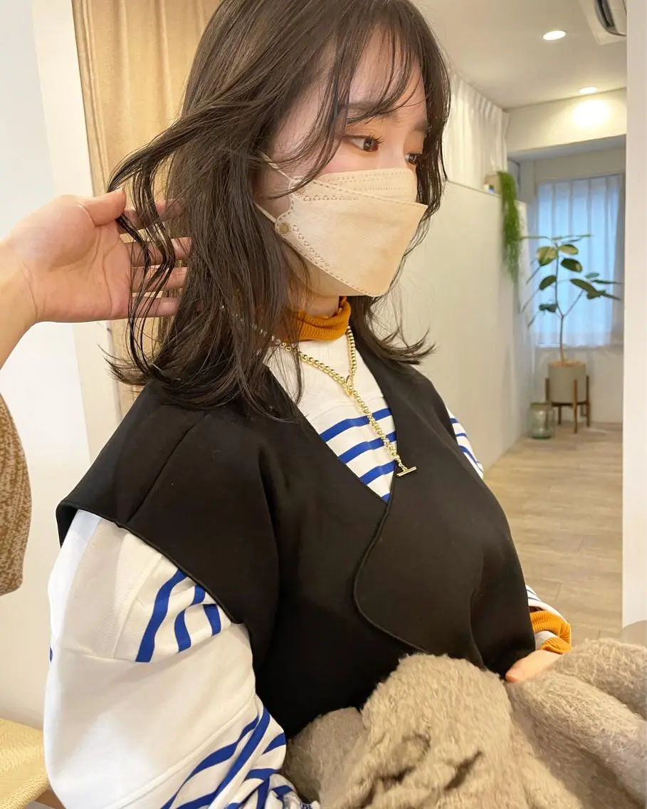 セミロング カラー 佐藤 永夏のヘアスタイル