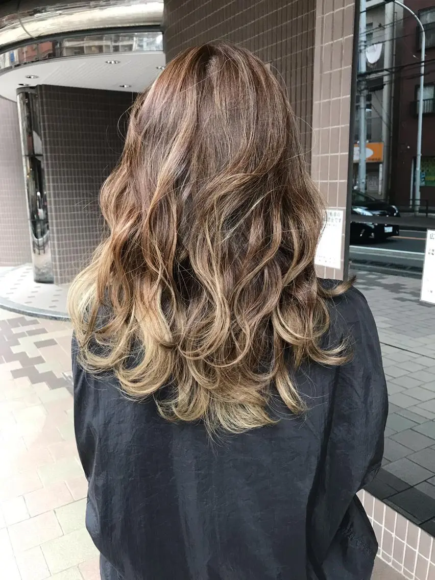 カラー グレージュ イルミナカラー 正分 真美のヘアスタイル