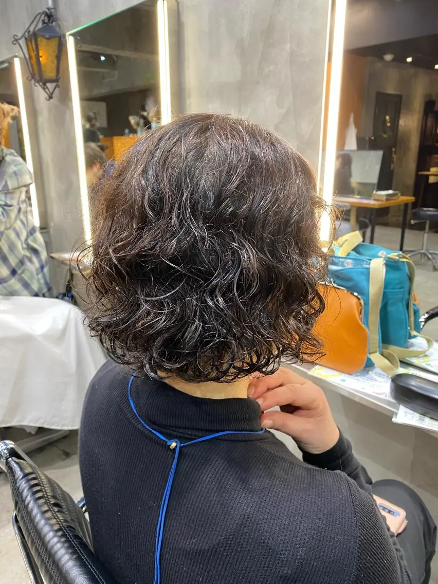 ショート パーマ ボブ ショートヘア 透明感カラー🌿 グレージュ🐺陽介のヘアスタイル