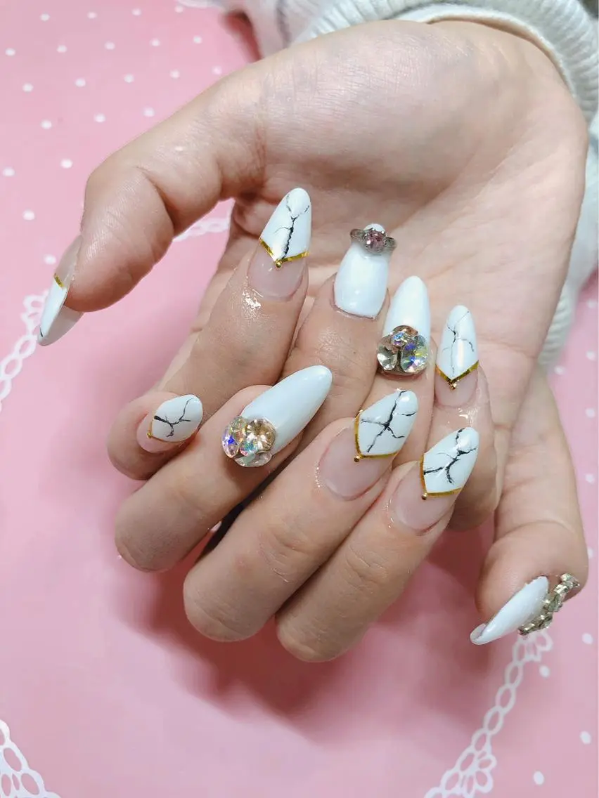 ミディアム ネイル アートネイル ハンドネイル 《LB》ラブリエ Nail&eyeのマツエク・マツパデザイン