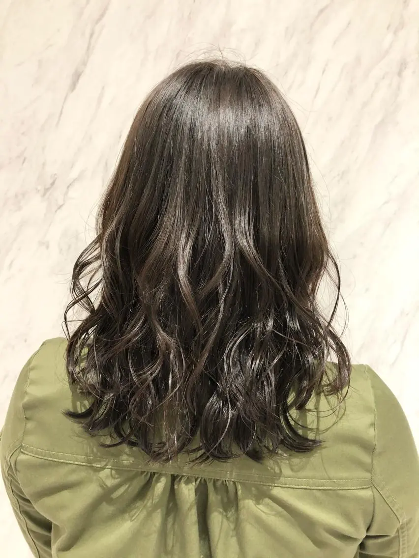 ロング カラー アディクシーカラー 透明感カラー グレージュ 店長 濱口 花菜 美髪整形のヘアスタイル