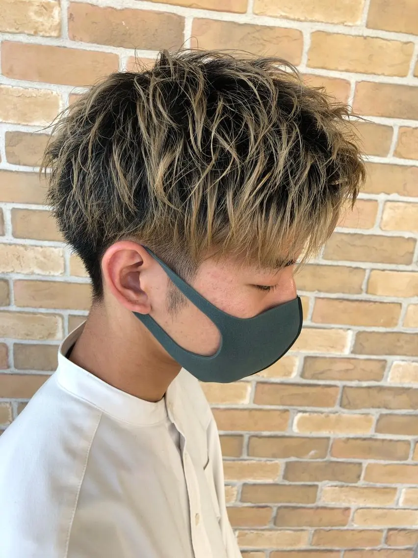 ショート カラー パーマ ヘアアレンジ メンズ メンズハイトーン 刈り上げ ハイトーンカラー ショートヘア ❣️倉敷❣️美髪 カラー能登一成のヘアスタイル