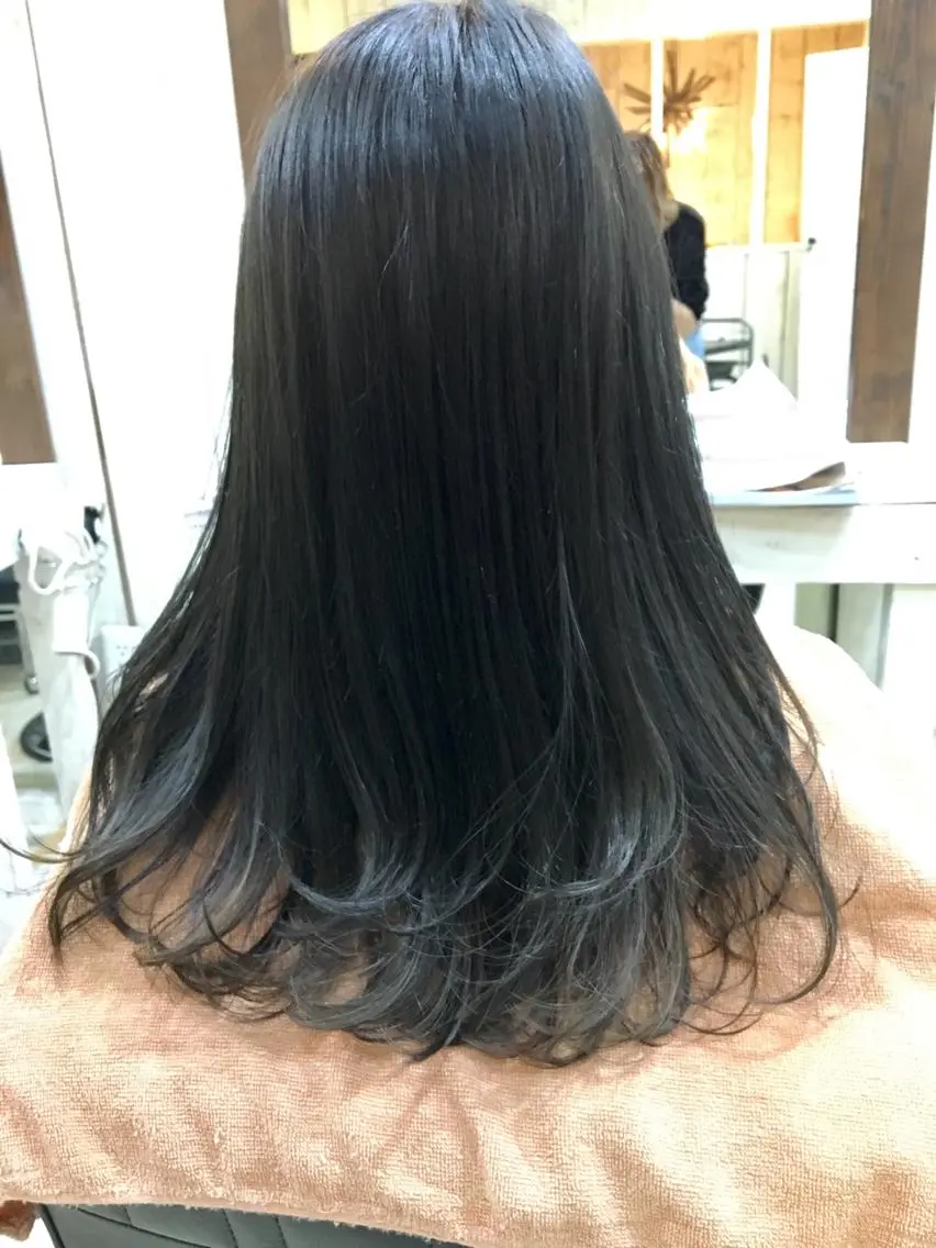 ロング ハイライト 鷺谷 玲奈のヘアスタイル