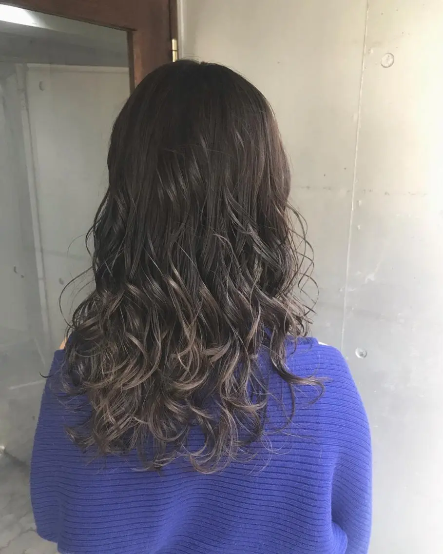 ミディアム カラー ハイライトカラー ハイライト カット ヘアカラー トリートメント 🉐レイヤー/塩見 弘樹🉐渋谷のヘアスタイル