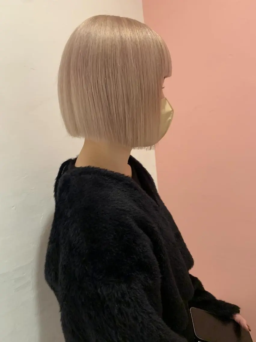 ショート カラー ベージュカラー ブリーチ ケアブリーチ ホワイトベージュ ブリーチカラーが人気 onnuのヘアスタイル