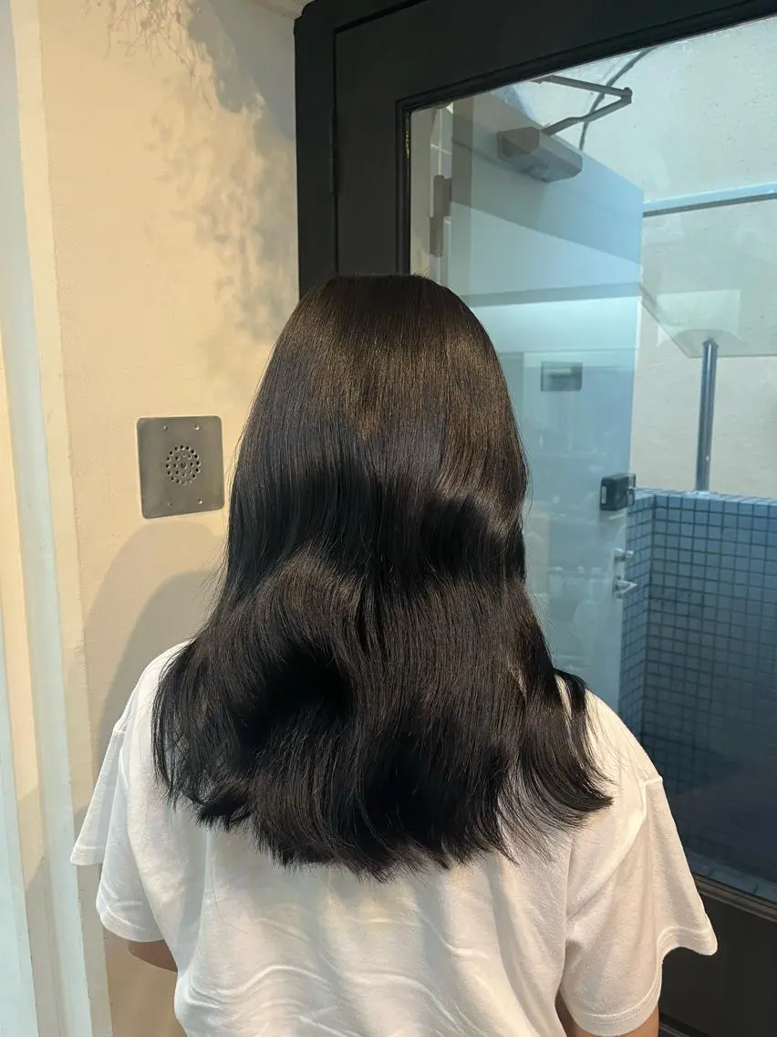 セミロング カット ヘアカラー Airi 韓国y2k ハイレイヤーのヘアスタイル