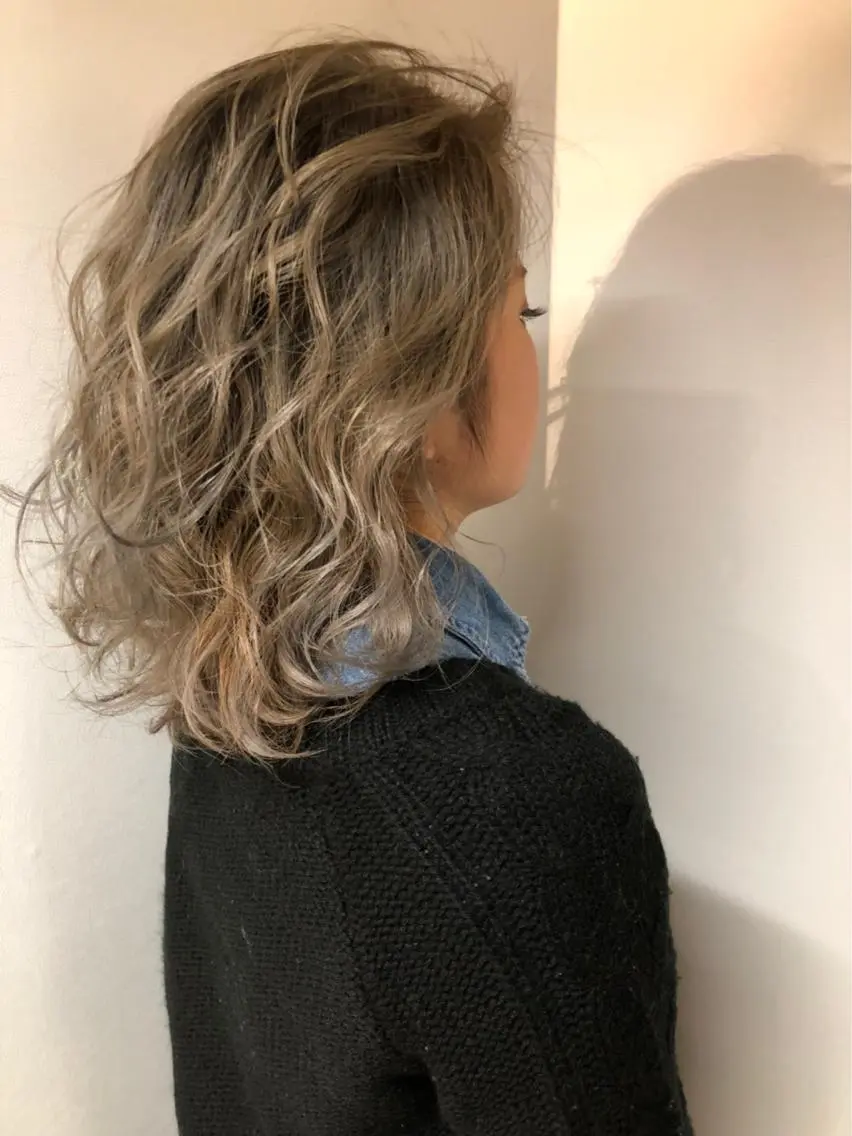 セミロング カラー ハイライトバレイヤー ジュ🎨川村聖吾🎨のヘアスタイル