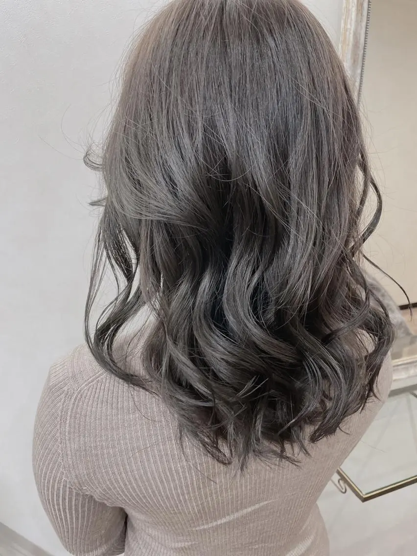 ミディアム カラー グレージュ TOWA 野村　コウダイのヘアスタイル