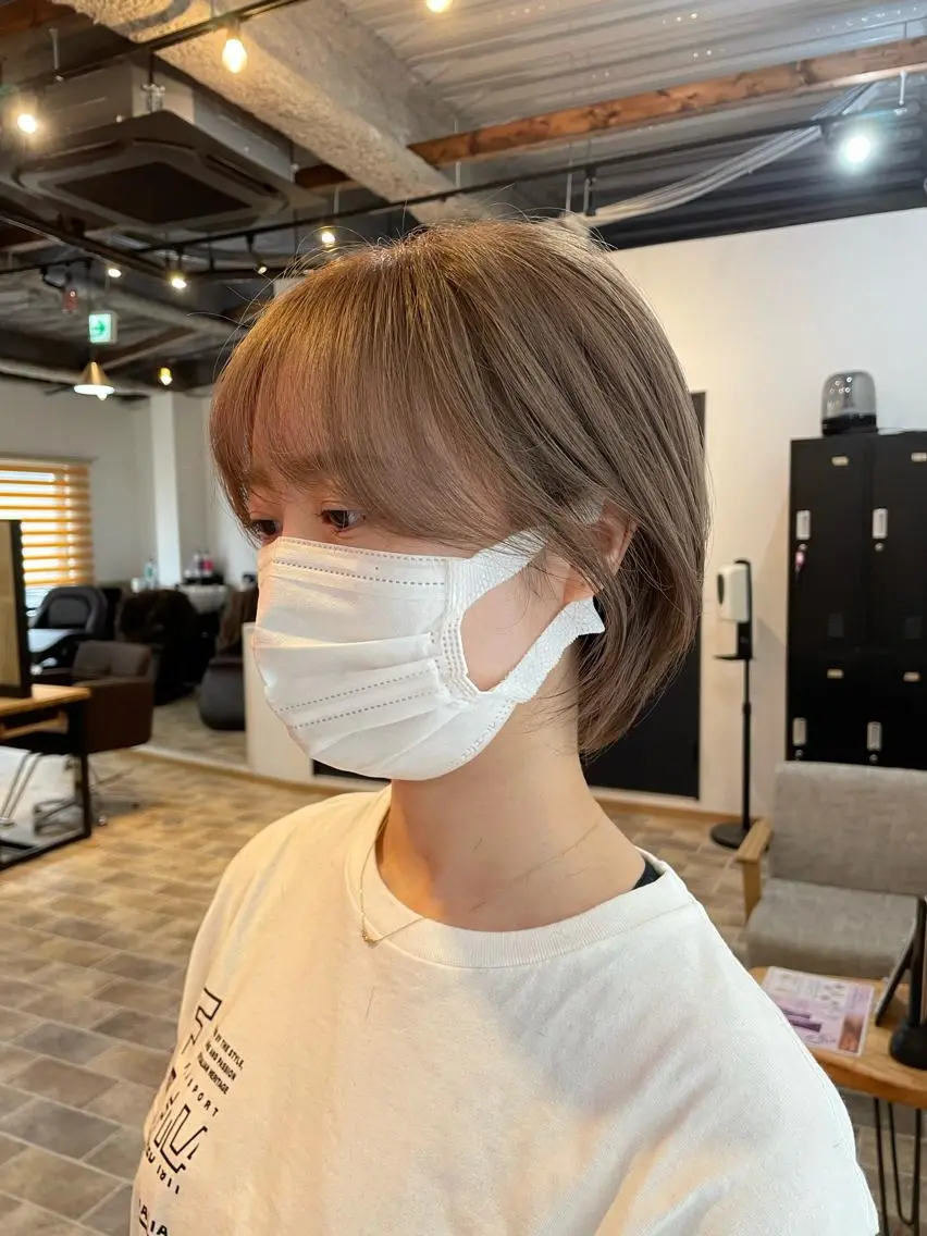 ショート カラー ベージュカラー ラテベージュ ヘアカラー YUI/ ブリーチカラー🌷のヘアスタイル