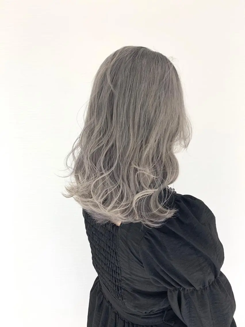 セミロング カラー グレージュ シルバー シルバーグレージュ ヘアカラー トリートメント ヘッドスパ Akua【代表】 Kazumaのヘアスタイル