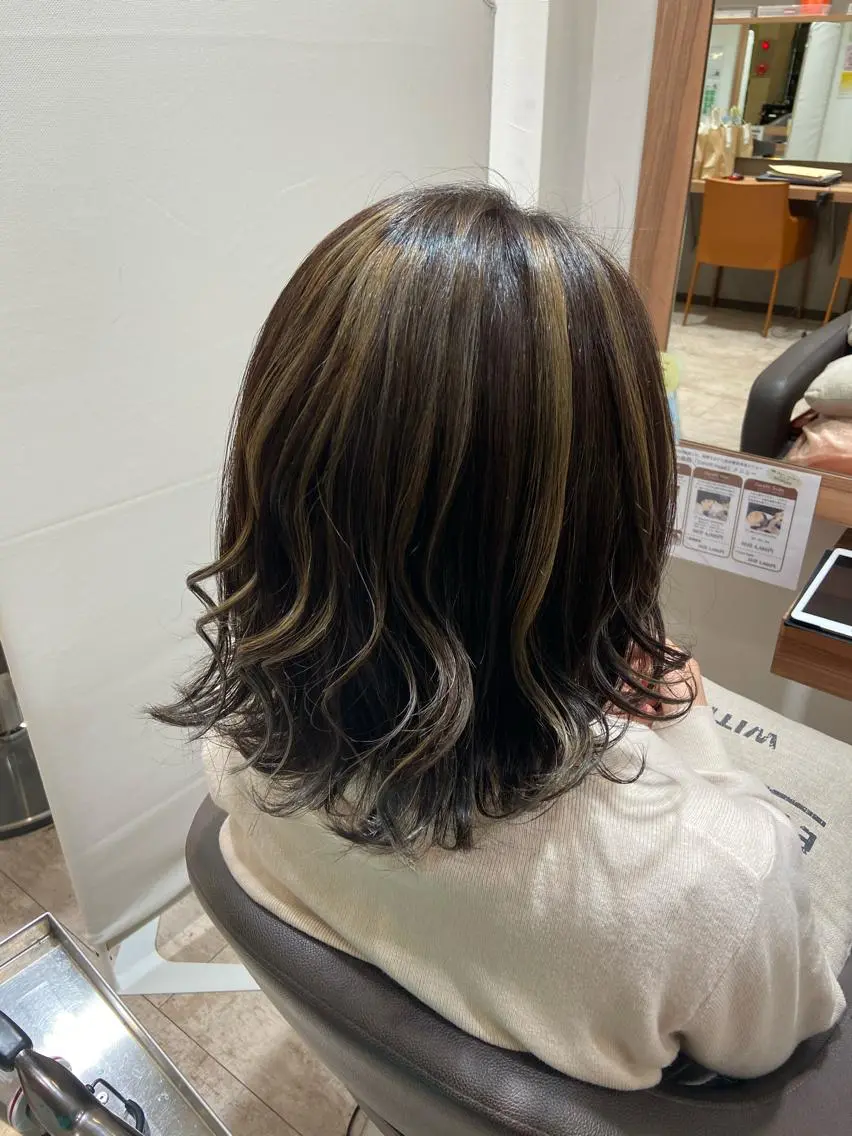 ミディアム カラー ハイライトカラー ハイライト カット ヘアカラー Total beau ty  Noaloのエステ・リラクイメージ