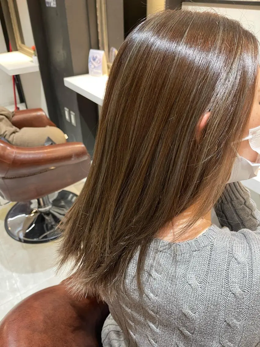 セミロング カラー アッシュ アッシュグレー アッシュグレージュ グレージュ ヘアカラー トリートメント Avery SHINのヘアスタイル