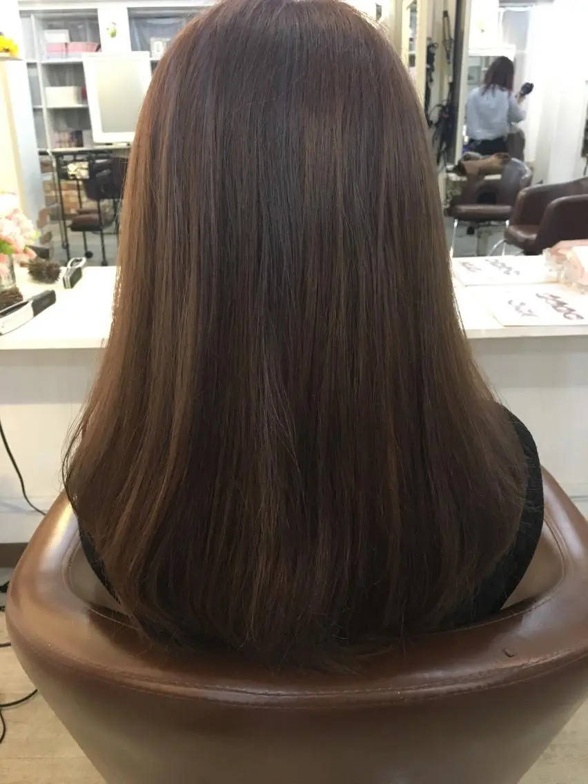セミロング カラー イルミナカラー yoshi (菅沼義晴)のヘアスタイル