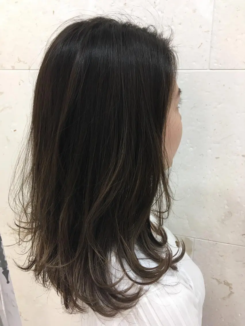 セミロング カラー グラデーションカラー 斉藤 貴也のヘアスタイル