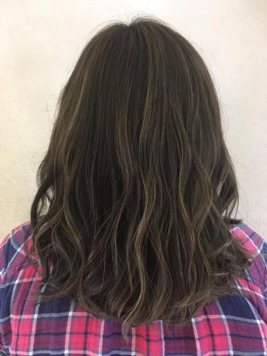 ロング カラー グレージュ ハイライトカラー ハイライト カット ヘアカラー 吉村 絢乃のヘアスタイル