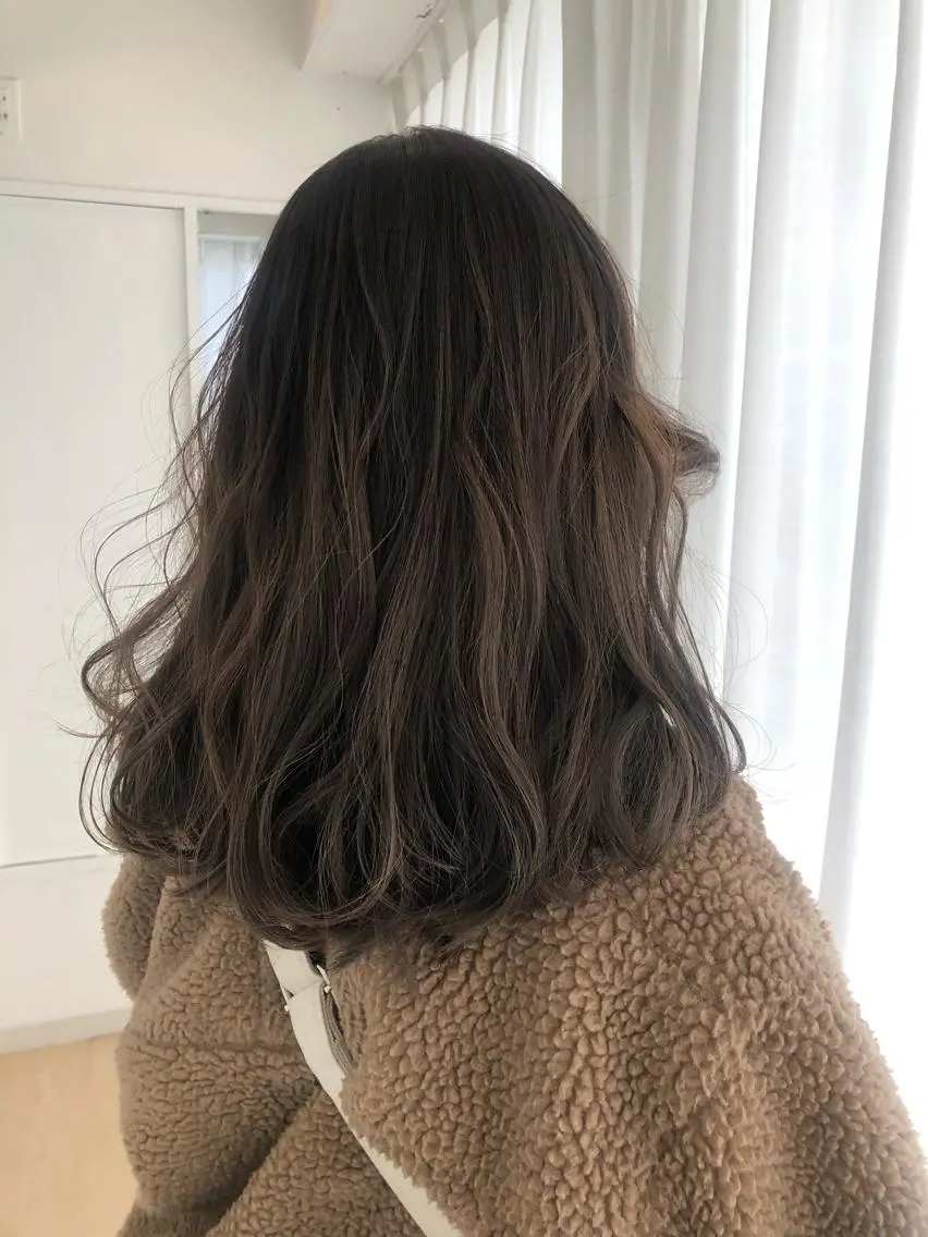 セミロング カラー バレイヤージュ グラデーションカラー グレージュ ハイライトカラー ハイライト ヘアカラー 🦋美髪/エクステ 🦋アベイクミのヘアスタイル